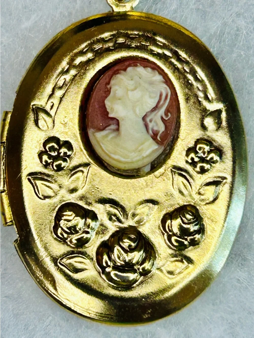Vintage Gold Tone Bow & Cameo Locket Brooch (c. 1970s–1980s)